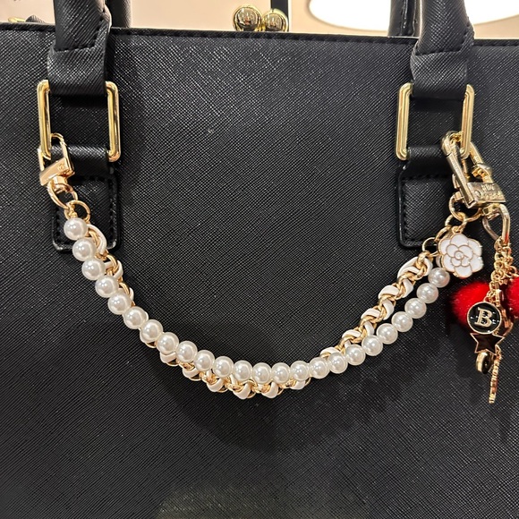 Betsey Johnson Like NEW Black Tote/Crossbody with Kisslock - Picture 4 of 15